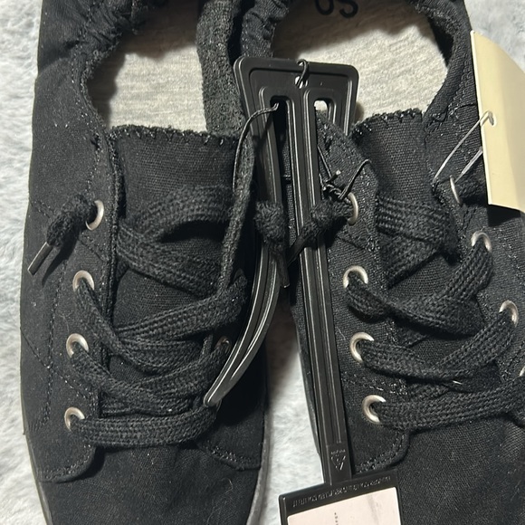 New woman’s size 9 slip on SoSo sneakers - Picture 2 of 5